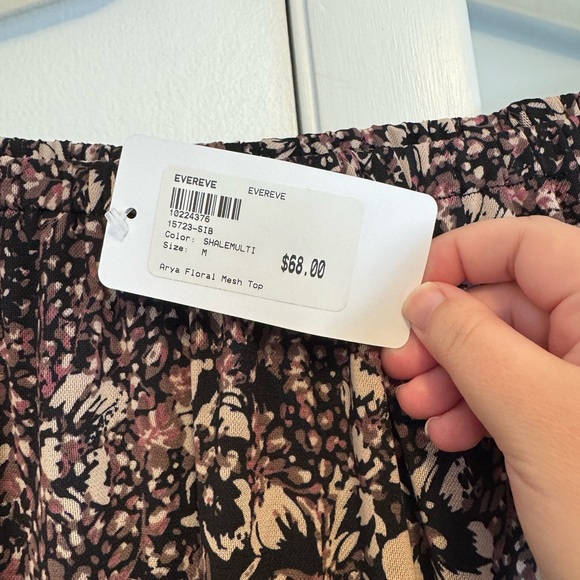 Evereve Arya Floral off the shoulder top. - Picture 3 of 7